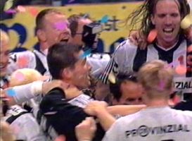 Jubel im Konfetti-Regen