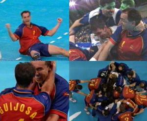 Jubel um den �berragenden Spieler der Spanier: Welthandballer Rafael Guijosa.