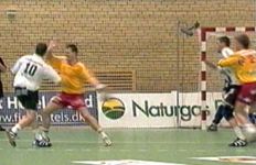 L�vgren macht das 14:9.