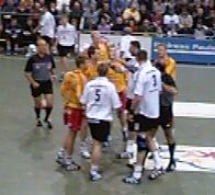 Nach diesem Tumult sah Mike Bezdicek die rote Karte.