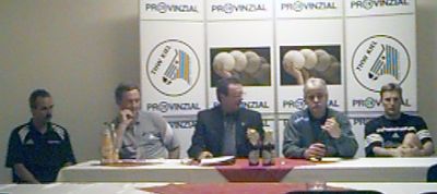 Pressekonferenz. Von links: THW-Arzt Dr. Brandecker, THW-Trainer Serdarusic, Hallensprecher K�rting, Trainer Nyegaard, Jacobsen