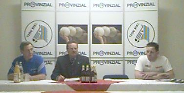 Pressekonferenz. Von links: THW-Trainer Noka Serdarusic, Hallensprecher K�rting, SCM-Trainer Gislason.
