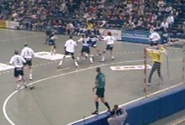 In der ersten Halbzeit hatte der THW noch so seine Probleme gegen Wuppertal...