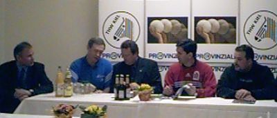 Pressekonferenz. Von links: THW-Manager Schwenker, THW-Trainer Serdarusic, Hallensprecher K�rting, Cetinjes Trainer Milosevic, Cetinjes Manager Jovedic