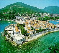 Im Ferienort Budva an der Adria sind Fans und Spieler untergebracht.