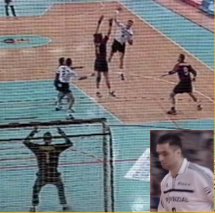 Nenad Perunicic trifft zum 1:0. Er war mit 9 Toren bester Werfer des THW.