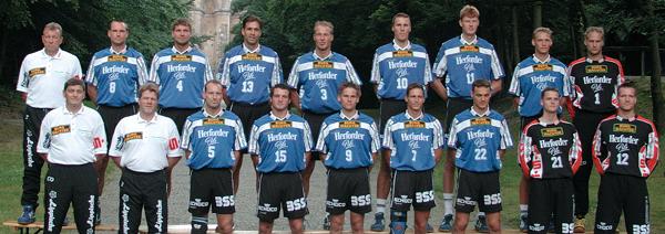 Hinten von links: Tluczynski, Schwarzer, Stephan, Baumgartner, Sch�rmann, Schulte, Zerbe, Struck, RamotaVorne von links: Co-Trainer Franke, Physioth. Risch, Tempelmeier, Kehrmann, Koke, Ganschow, Baur, Kaiser, StangeEs fehlt: Walther 
