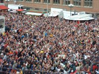 Die Jungs auf der B�hne werden gefeiert.