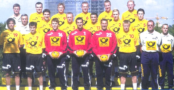 Oben von links: Co-Trainer Schargy, Schilagy, Lauritzen, Johannesson, Roggisch, TorgowanowMitte von links: Trainer Chevtsov, Haa�, Velykky, Cazal, Tesch, Tutschkin, Physiotherapeut  Krieger