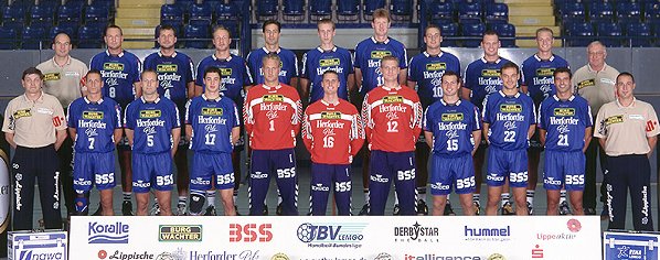 Hinten von links: Trainer Mudrow, Schwarzer, Stephan, Sch�rmann, Baumgartner, Bonath, Zerbe, M. Ramota, Kothe, Struck, Sport-Koordinator Sch�nbrodtVorne von links: Co-Trainer Franke, Ganschow, Tempelmeier,