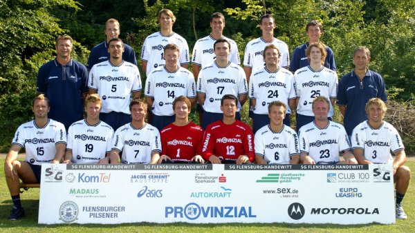 Hinten von links: Samuelsen, Makowka, Jeppesen, Lijewski, WilkoszMittlere Reihe von links: Co-Trainer Wenta, Moszczynski, Jensen, Klimovets, Berge, Buchmann, Trainer Andersson