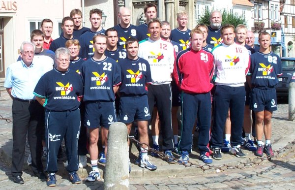 Neuzug�nge: 16 Beckemeier, 13 Bierstedt, 7 Thielke, 5 Brockmann; Weitere Spieler: 12 Kroh, 22 Potthoff, 2 M�ller, 3 Tonkunas, 6 Griese, 8 Krampe, 9 G�ing, 10 Bornemann, 22 Baier, 69 Tavarnay, 82  Prelle; Auf Foto fehlt: 4 Speckmann; Betreuer: