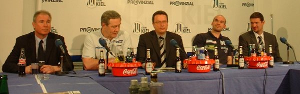 Pressekonferenz. Von links: THW-Manager Schwenker, THW-Trainer Serdarusic, Moderator K�rting, TBV-Trainer Mudrow, TBV-Manager Holpert
