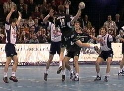 Martin Boquist erzielt mit dem 4:3 die erste THW-F�hrung.