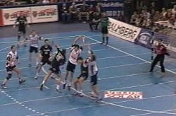 Zeitz trifft zum 27:26.