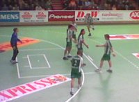 Staffan Olsson (Mitte) trug im Mittelblock zum Erfolg von Bajen bei.