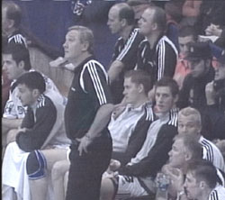 Der erste bange Blick auf die Anzeigetafel.