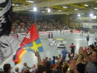 Mehr als 500 THW-Fans hatten die Kreissporthalle L�bbecke im Griff.  200 Fotos vom Spiel.