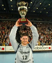 Henning Fritz mit dem Pokal des Welthandballer des Jahres