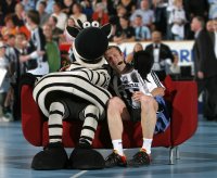 Hein Daddel und Pitti machen es sich bequem.