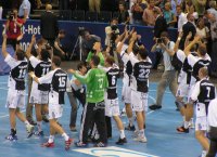 Die Zebras bedankten sich nach dem Erfolg im Saisonauftaktspiel bei den mitgereisten Fans, die sie �ber die gesamte Partie lautstark unterst�tzt hatten.