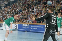 Gudjonsson verwandelt einen Strafwurf gegen Henning Fritz.