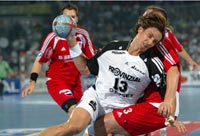 Marcus Ahlm tankt sich durch. Der Kreisl�ufer traf vier Mal.