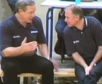 Zeit f�r ein entspanntes Gespr�ch: THW-Trainer Noka Serdarusic und THW-Manager Uwe Schwenker.