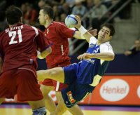 Nikola Karabatic setzt sich durch.