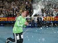 Mattias Andersson mit Sektfont�ne