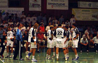 Moritz Weltgen (Nr. 15) lief erstmals f�r den THW auf.