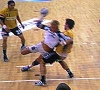 Pelle Linders setzt sich am Kreis durch.