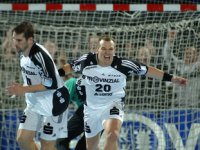 Christian Zeitz l�uft nach seinem Treffer zum entscheidenden 34:32 jubelnd zur�ck.