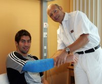 Nikola Karabatic und Dr. Frank Pries.