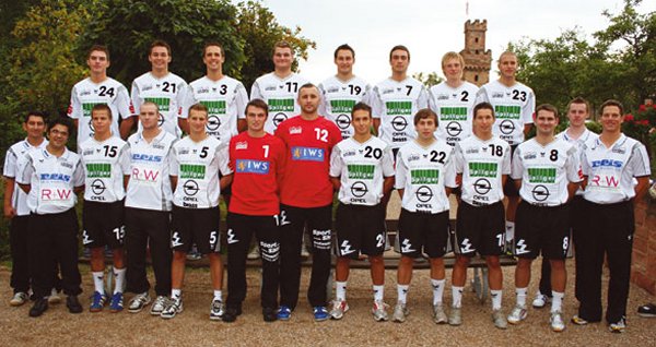 Hinten von links: �hlein, M. M�ller, O. Schulz, Eisenkr�tzer, P. M�ller, S. Schulz, Jauernik, Reuter;