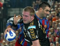 Nenad Perunicic im Zweikampf mit Joachim Boldsen.