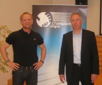 Entspannte Gesichter: Thorsten Storm und Uwe Schwenker bei der Auslosung in Wien