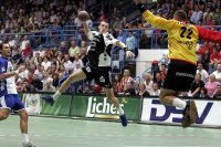 Dominik Klein bei einem Gegensto� an alter Wirkungsst�tte.