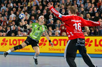 Schweden unter sich: Schj�lin und der �berragende Mattias Andersson.