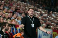 Ratlos ob der Kieler Offensivk�nste: TuS-Trainer Zlatko Feric.