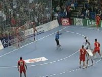 Henrik Lundstr�m war bester Kieler Torsch�tze, versenkte insbesondere alle f�nf Siebenmeter.