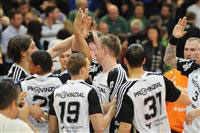 Abklatschen bei den Kielern nach einem starken Spiel in G�ppingen.