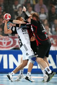 Die �berharte Gangart der G�ste bekam nicht nur in dieser Situation auch Daniel Narcisse zu sp�ren.