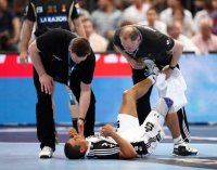 Daniel Narcisse wurde von Kr�mpfen geplagt.