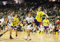 Stark in der Abwehr, im Angriff mehrfach von Jaszka in Szene gesetzt: F�chse-Kreisl�ufer Torsten Laen traf viermal.