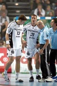 Momir Ilic verlie� mit Schmerz verzerrtem Gesicht die Platte.