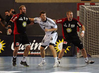 Robert Arrhenius hatte gegen die L�bbecker Abwehrh�nen Siodmiak und Gustafsson einen schweren Stand.