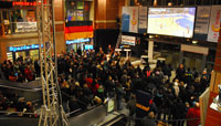 Bereits im letzten Jahr str�mten die Kieler Handball-Fans in Massen zum Public Viewing im Hauptbahnhof.