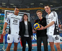 Dominik Klein und Daniel Narcisse unterschrieben am Sonntag Schleswig-Holsteins Weltmeisterball.