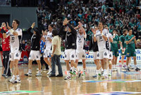 Die "Zebras" bedanken sich nach dem Spiel f�r die Anfeuerung ihrer Fans.